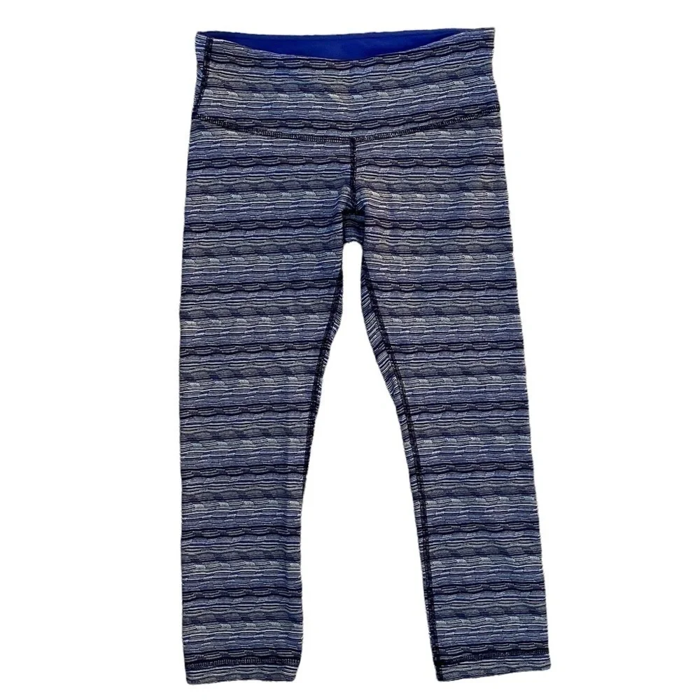 LULULEMON Athleta Capri Leggings Navy Blue Pattern Women Size 6 Comfy!